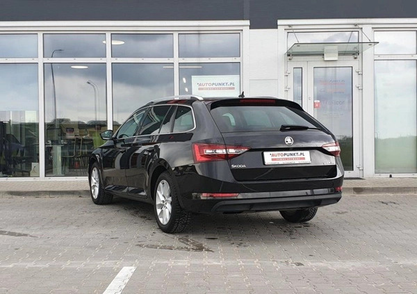 Skoda Superb cena 99900 przebieg: 104679, rok produkcji 2019 z Krapkowice małe 154